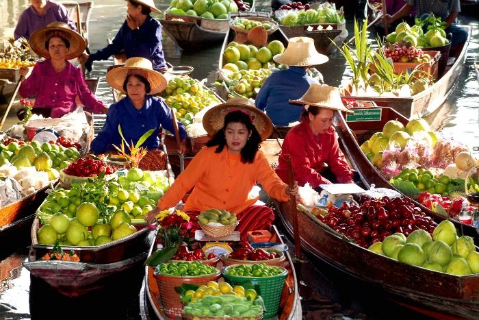 Traditionally set up Bangkok floating markets in boats