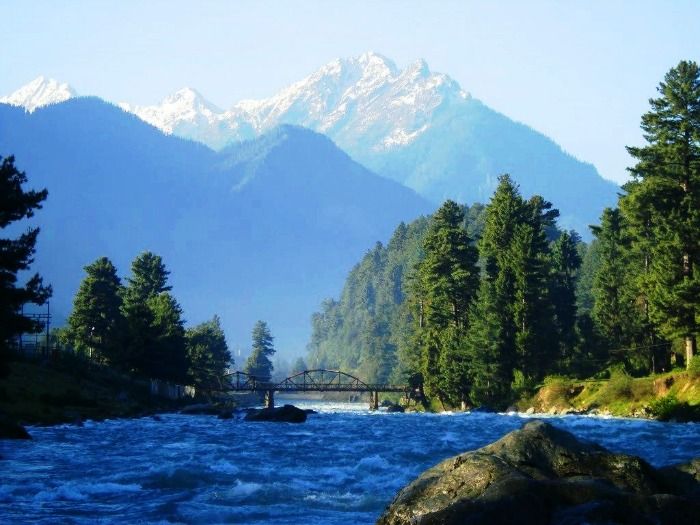 Gurgling rivers, lofty mountains and verdant meadows in Pahalgam