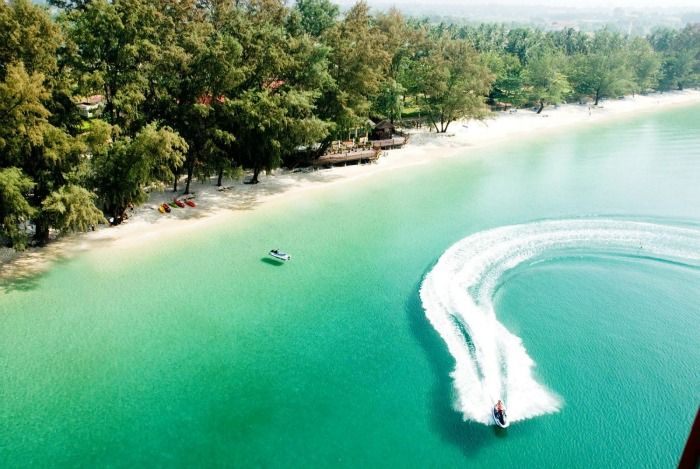 Speed Boat Rides at Ochheuteal Beach in sihanoukville, Cambodia