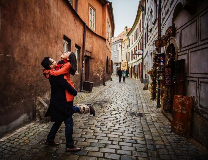 A couple celebrating their honeymoon in Prague