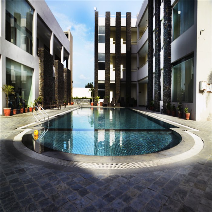 Hans Resort Swimming Pool