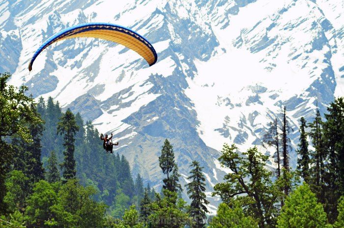 Beat your fear of heights as you go paragliding in the valleys of solang