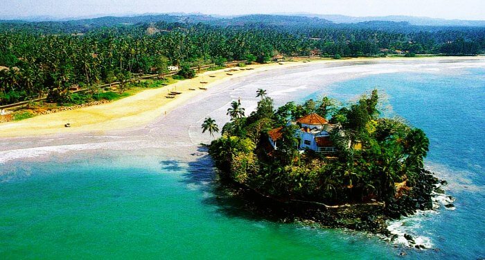 Topview of the Weligama beach in Sri Lanka