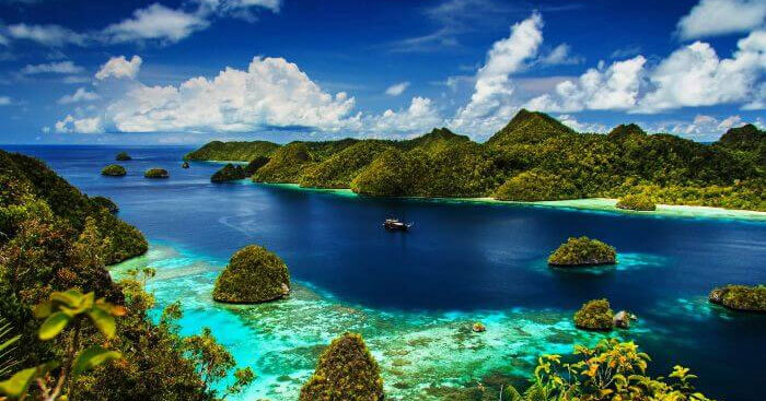 28 Beautiful Places in Indonesia Every Tourist Must Visit In 2022!