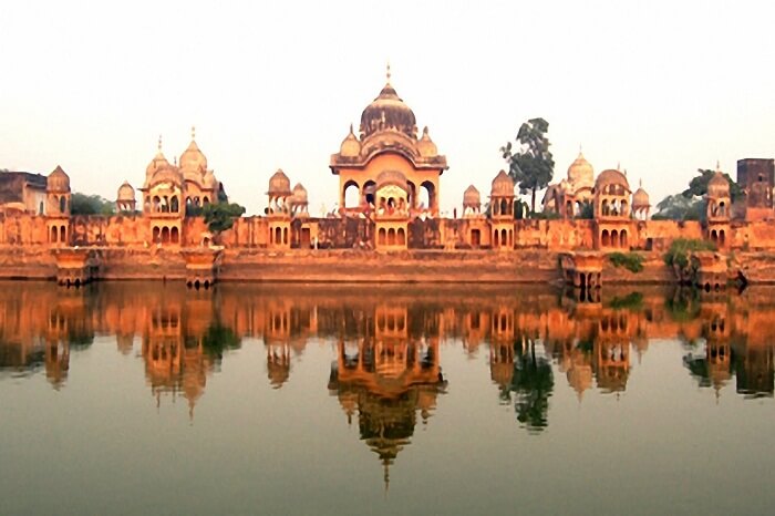 A view of the ancient building by the Kusum Sarovar in Vrindavan