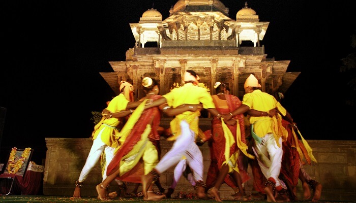 Locals performing a folk dance on the occasion of Bundi Utsav
