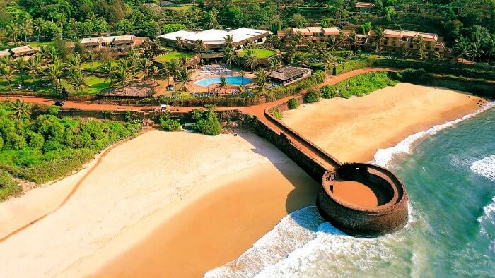 see the awesome architecture of Sinquerim fort