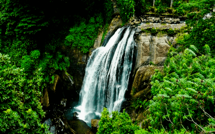Aview of Hulu waterfall cascading into the rocks 