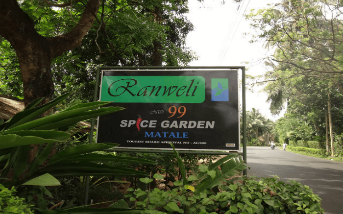 Boardmarking the arrival at Ranweli Spice Garden in Kandy 