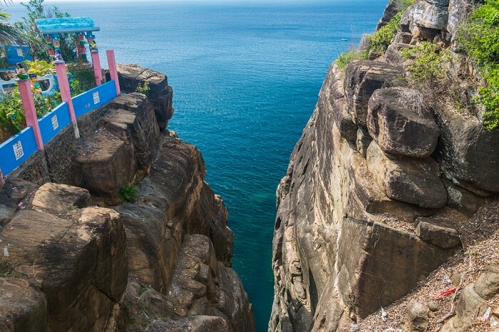TheThiru Koneswaram Temple at the edge of a cliff in Trincomalee