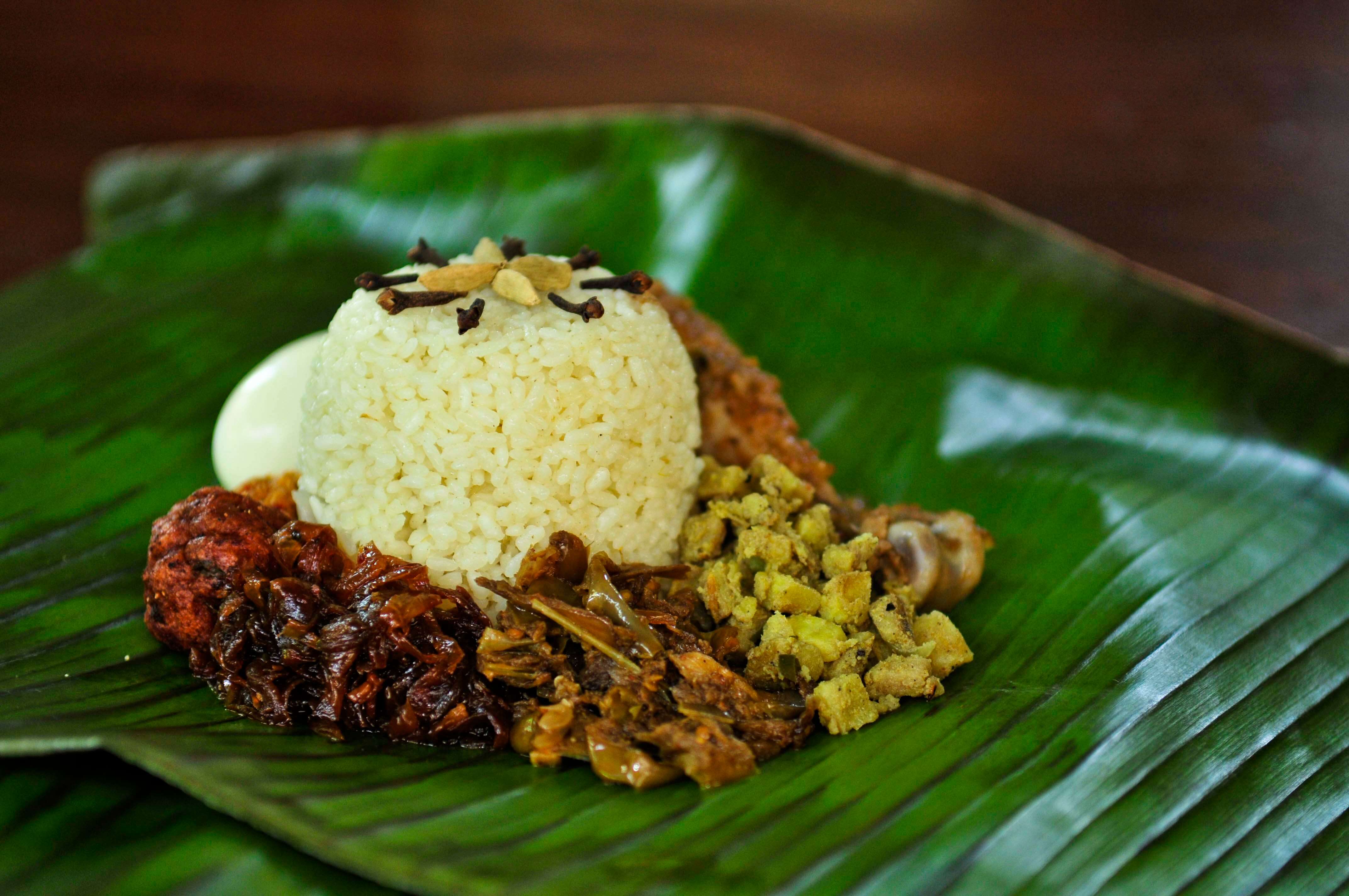 riceand meat on a banana leaf