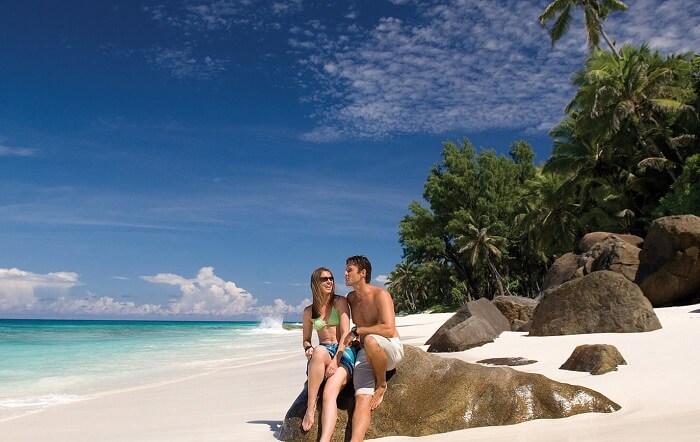 A couple on an unforgettable and exquisite honeymoon in Seychelles