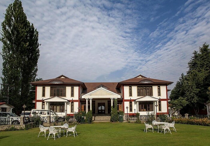 Heevan Resort is one of the best hotels in Srinagar near Dal Lake