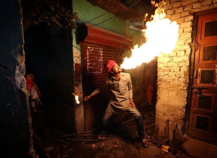 Artist practising his art in Kathputli colony