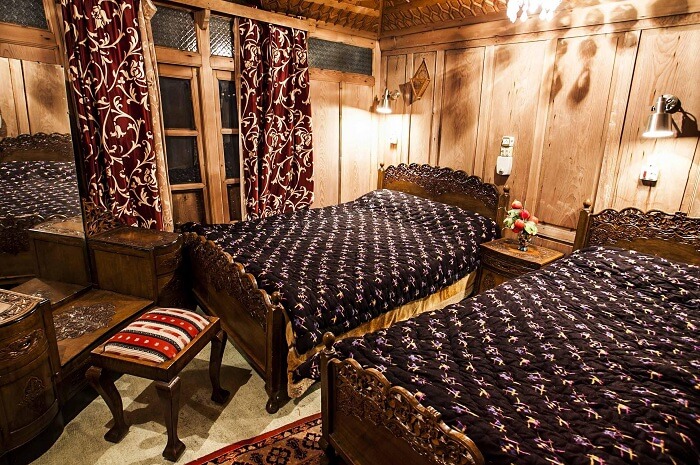 The luxuriant interiors of Royal Dandoo Palace of Houseboats make them one of the best accommodations in Srinagar near Dal Lake
