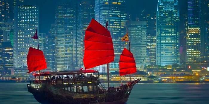 Star Ferry’s Harbor Tour is a trip through the most attractive gems of nightlife in Hong Kong
