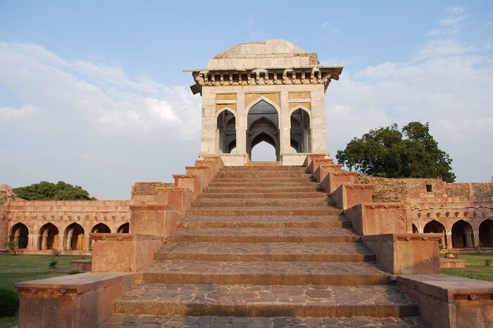The staircase at the Asrafi Mahal in Mandu