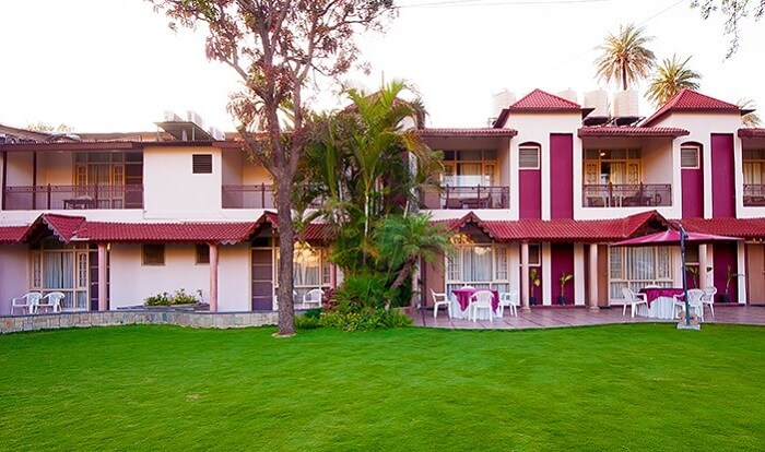 The lush lawn of the Silver Oak hotel in Mount Abu near bus stand
