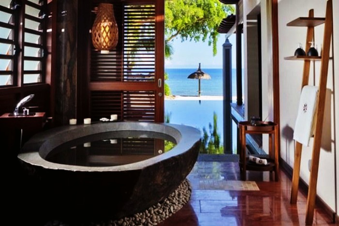 Angsana Balaclava is known for its exotic semi-open bathrooms amongst the newlyweds