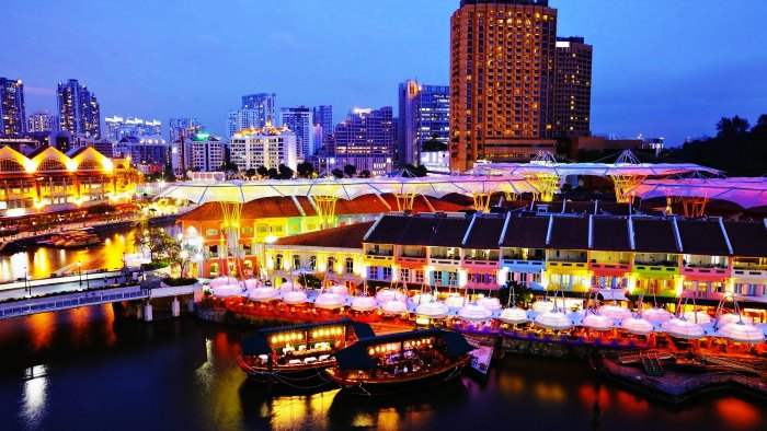 Cruises at the Clarke Quay in Singapore