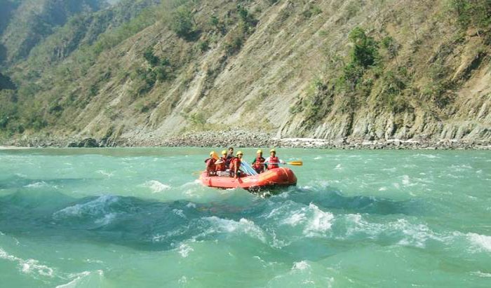 Enjoy rafting in Ganga river, Rishikesh