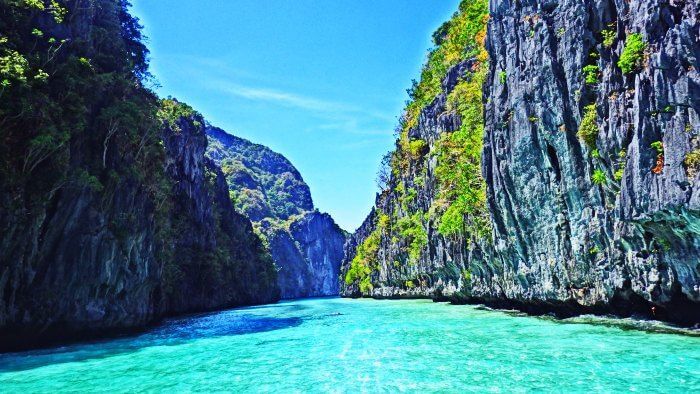 The blue waters and picturesque backdrops of El Nido