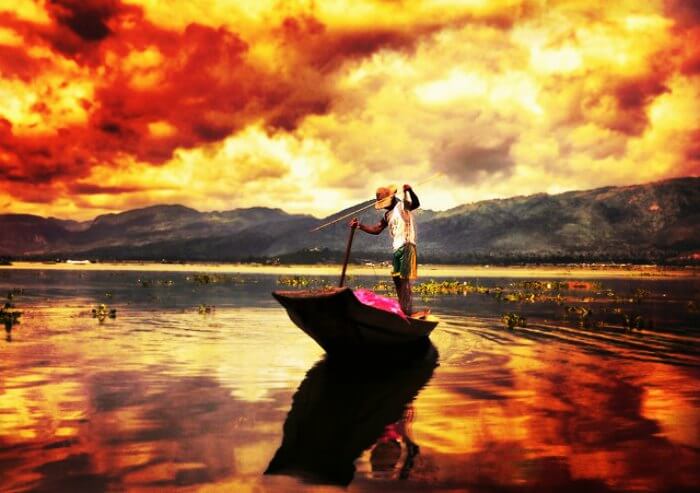 The gorgeous view of sunset at Inle Lake in Myanmar
