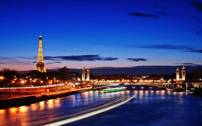 Surprise your partner with a holiday in Paris to celebrate your first anniversary
