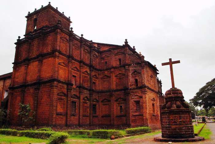 Bom Jesus Basilica is amongst the most popular Goa sightseeing locations.