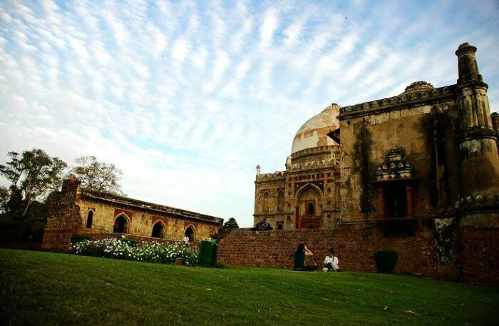31 Best Romantic Places In Delhi And Its Vicinity