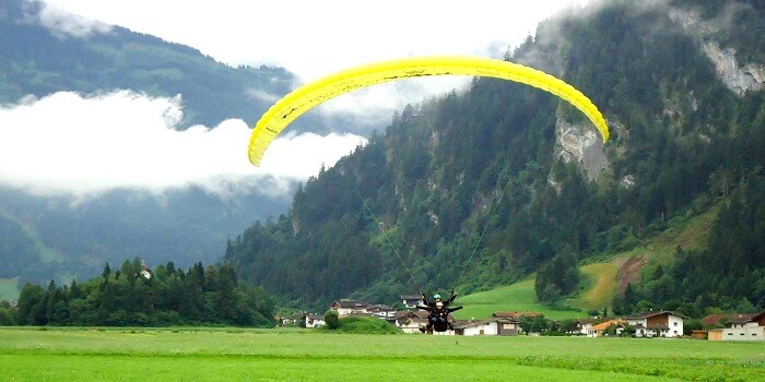 Tourist enjoying paragliding in Manali