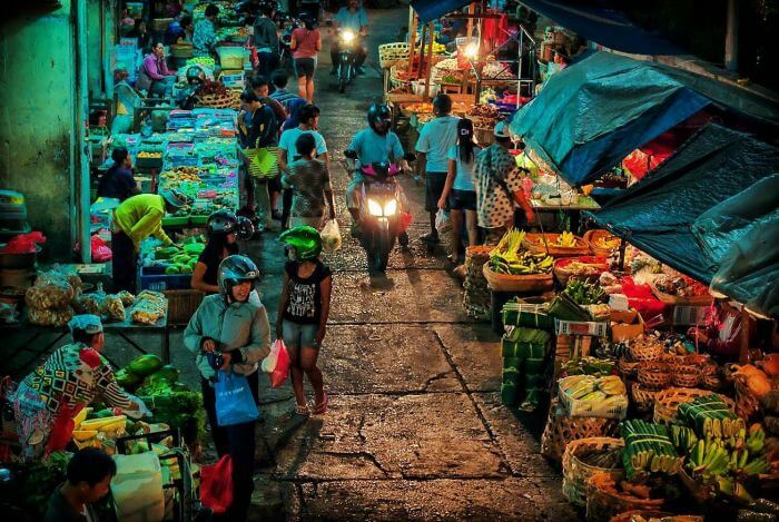 Badung Market is the largest traditional shopping place in Bali