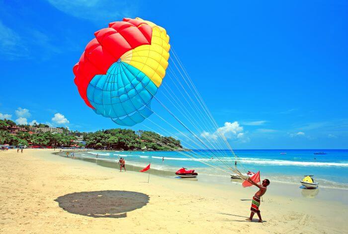 5 Splendid Destinations To Enjoy Parasailing In India