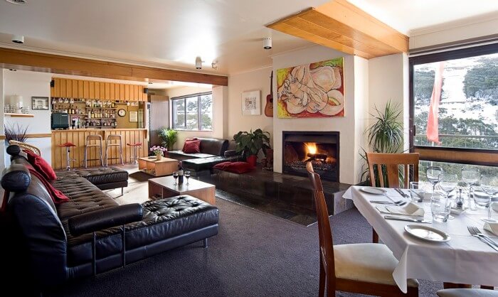 guest lounge at Trackers Mountain Lodge