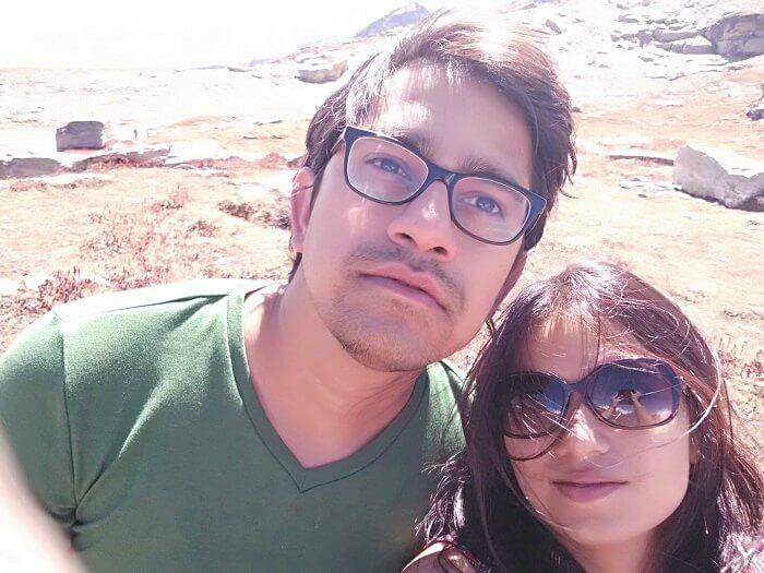 Rajeev and his wife clicking a selfie in Rohtang Pass