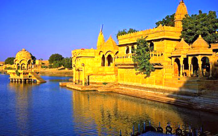 The Golden fort in Jaisalmer is one of the must places to see in Jaisalmer