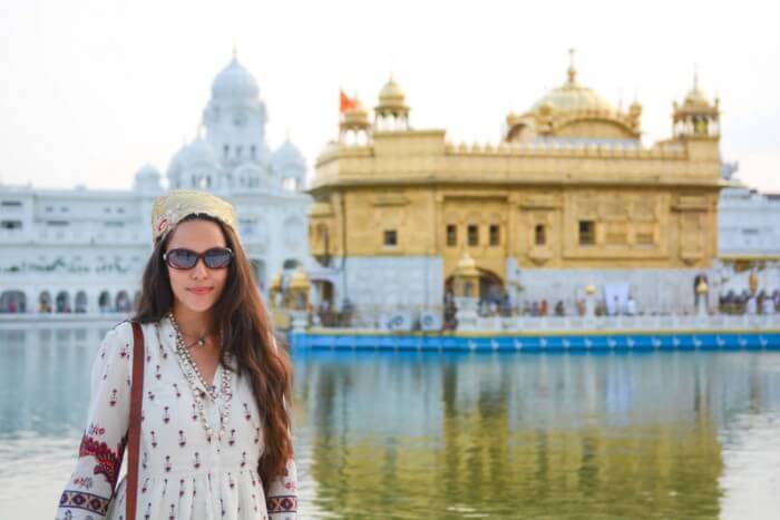 Sophee dons traditional Indian wear during her visit to Golden temple in Amritsar