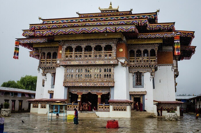 The stunning Gangtey monastery to be visited on your Bhutan honeymoon