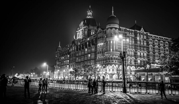 A view of the grand Hotel Taj Mahal Palace at night