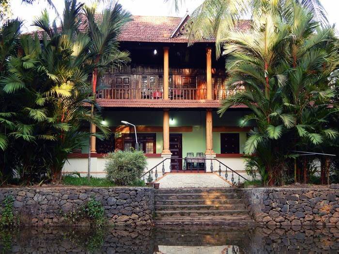 Backwater Retreat Theme House in Kumarakom