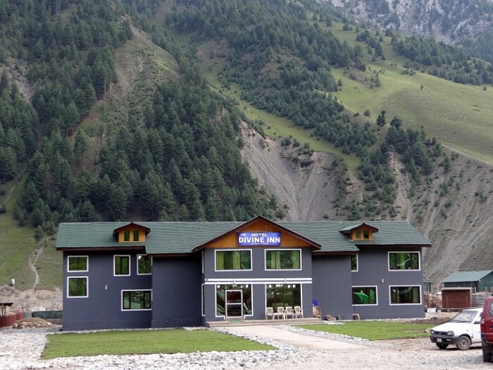 The beautiful facade of Divine Inn Hotel in Sonmarg