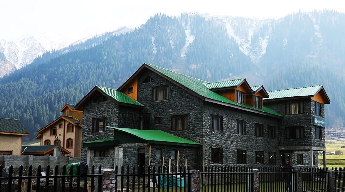 One of the most luxurious hotels in Sonmarg is Hotel Mount View