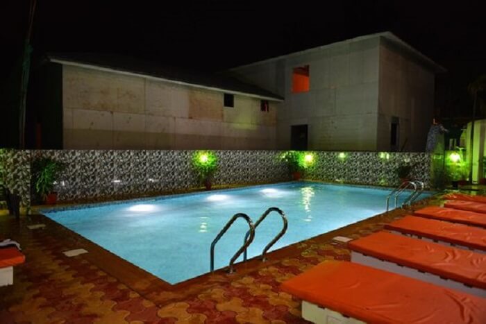 The lighting effect in pool at Zinho’s Beach Bar is quite remarkable