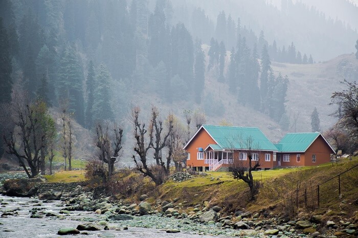 Walk along the stream near Aru guest house