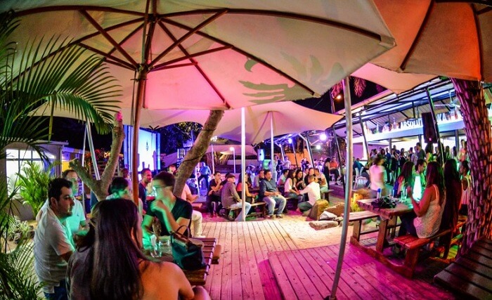 A complete package of sports bar and nightclub is Big Willy’s