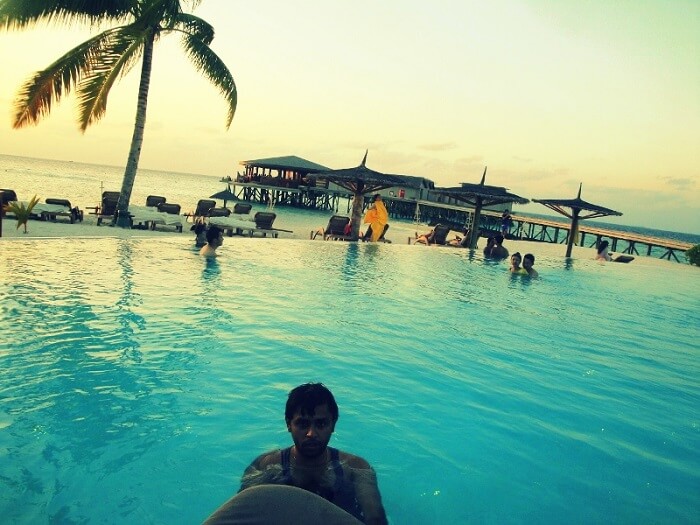 Waves Pool Bar in Maldives