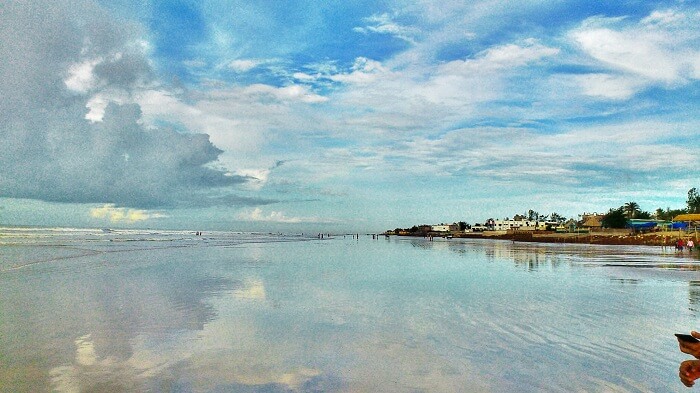 The striking drivable beaches of Mandarmani make it one of the most beautiful romantic places near Kolkata