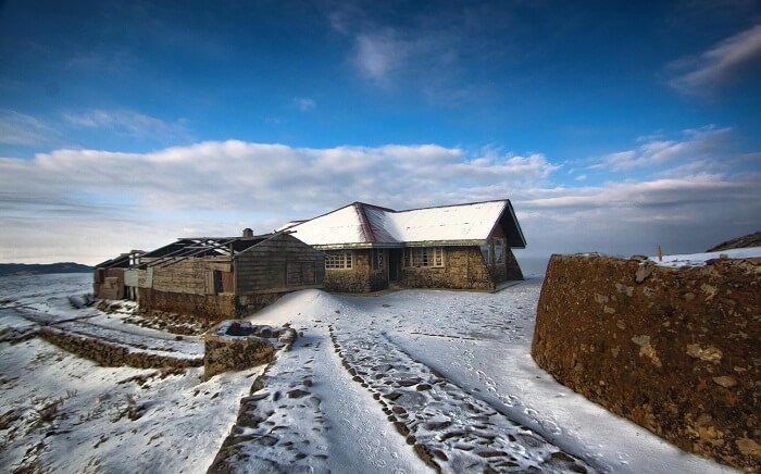 Huts at Phalut where trekkers can rest while on their Singalila - Sandakphu winter trek