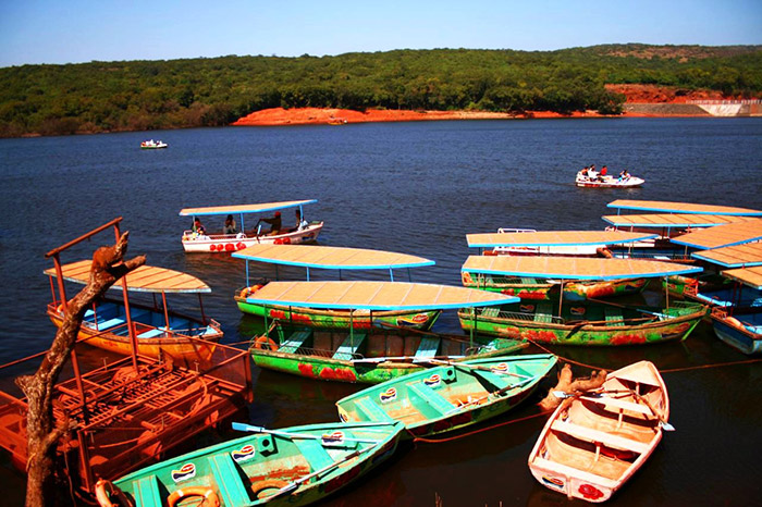 The stunning Venna Lake at Mahabaleshwar and its colourful boats