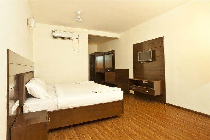 the room ambience at mamalla beach resort at chennai